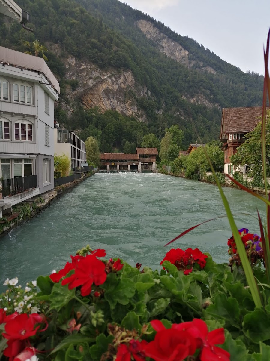 Alpine Escape: Interlaken & Lauterbrunnen