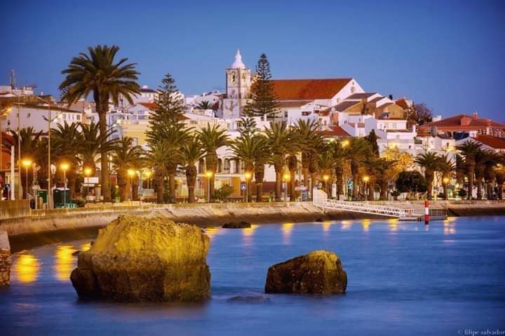 Algarve: Golden Cliffs and Coves